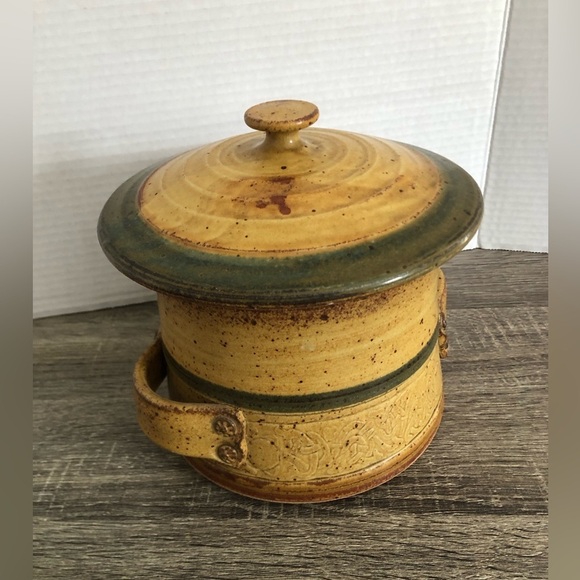 Hand-thrown Pottery Canister with Lid - Picture 2 of 16